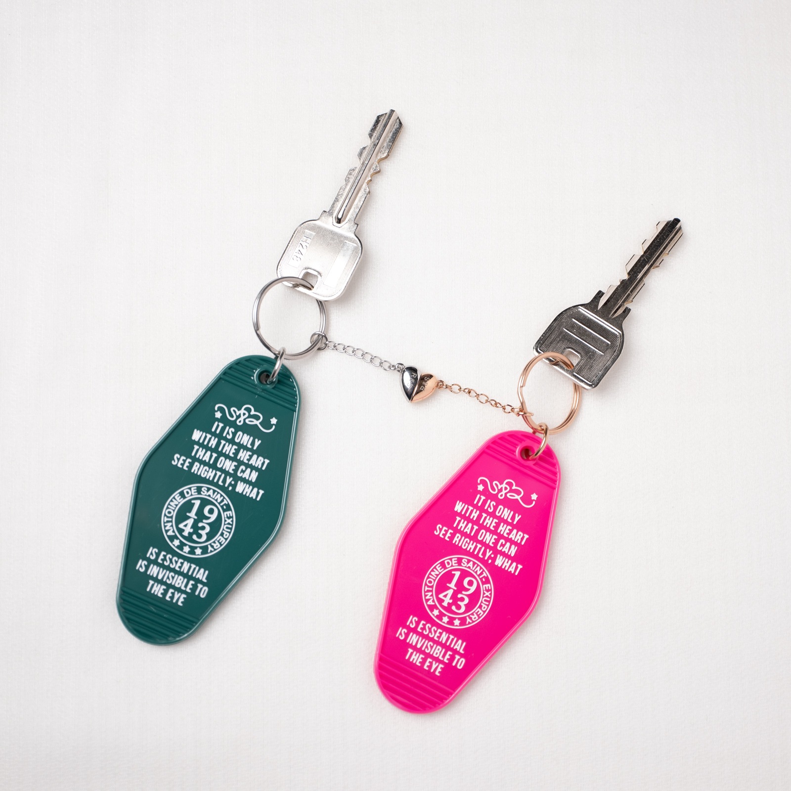 【ペアキーホルダー】 フランスの作家　サンテグジュペリのキーホルダー kla049