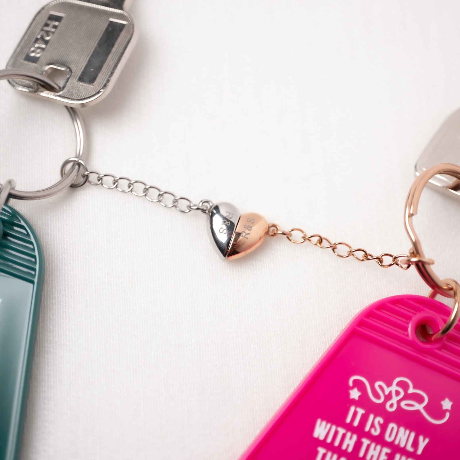 【ペアキーホルダー】 フランスの作家　サンテグジュペリのキーホルダー kla049