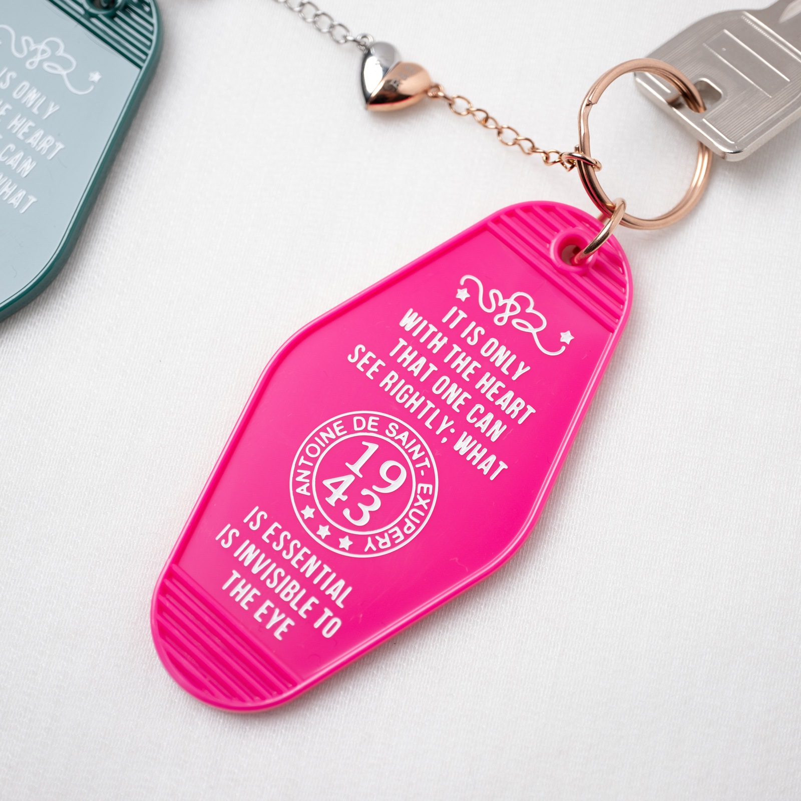 【ペアキーホルダー】 フランスの作家　サンテグジュペリのキーホルダー kla049