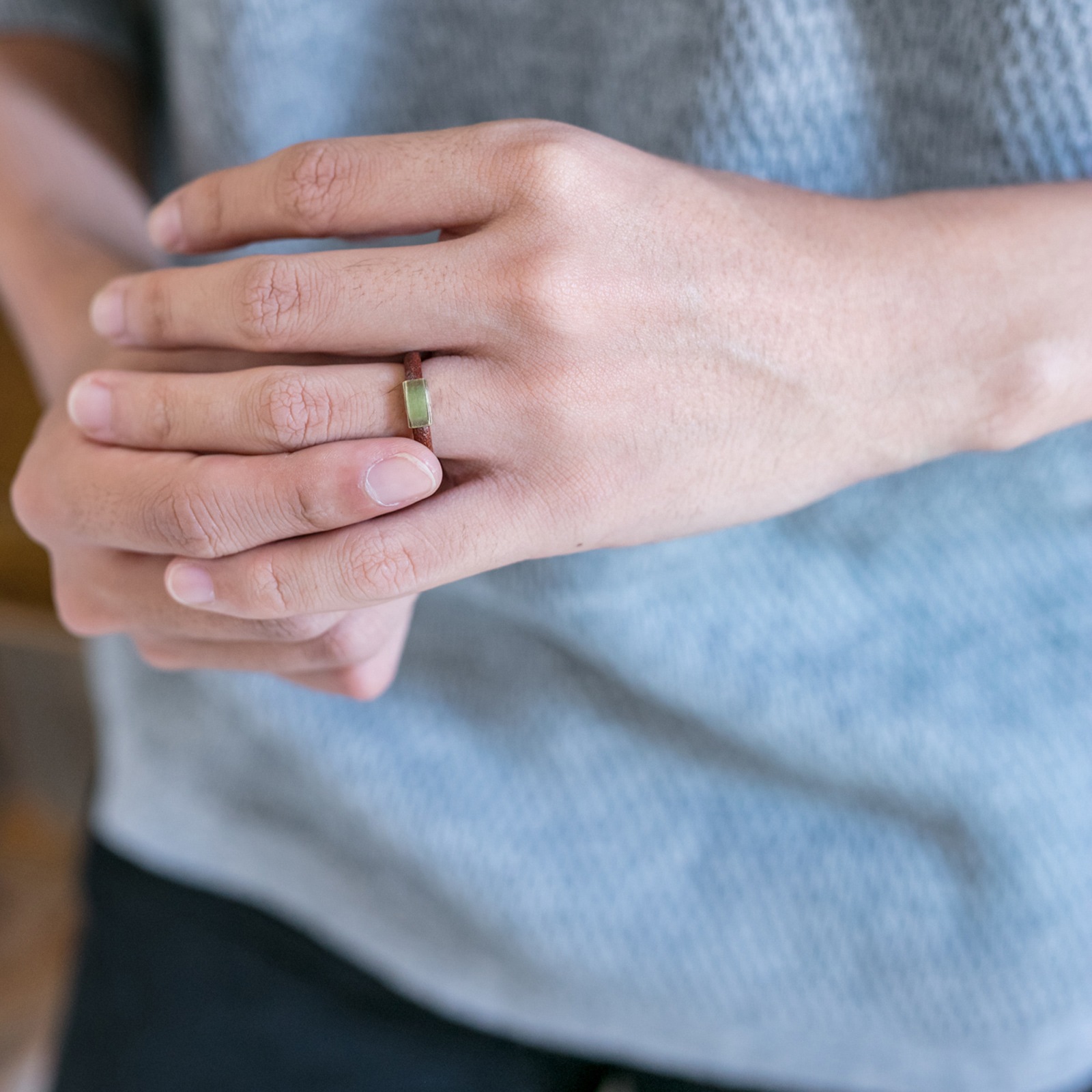 イタリアンレザーとアンティークブラスのペアリング klr001