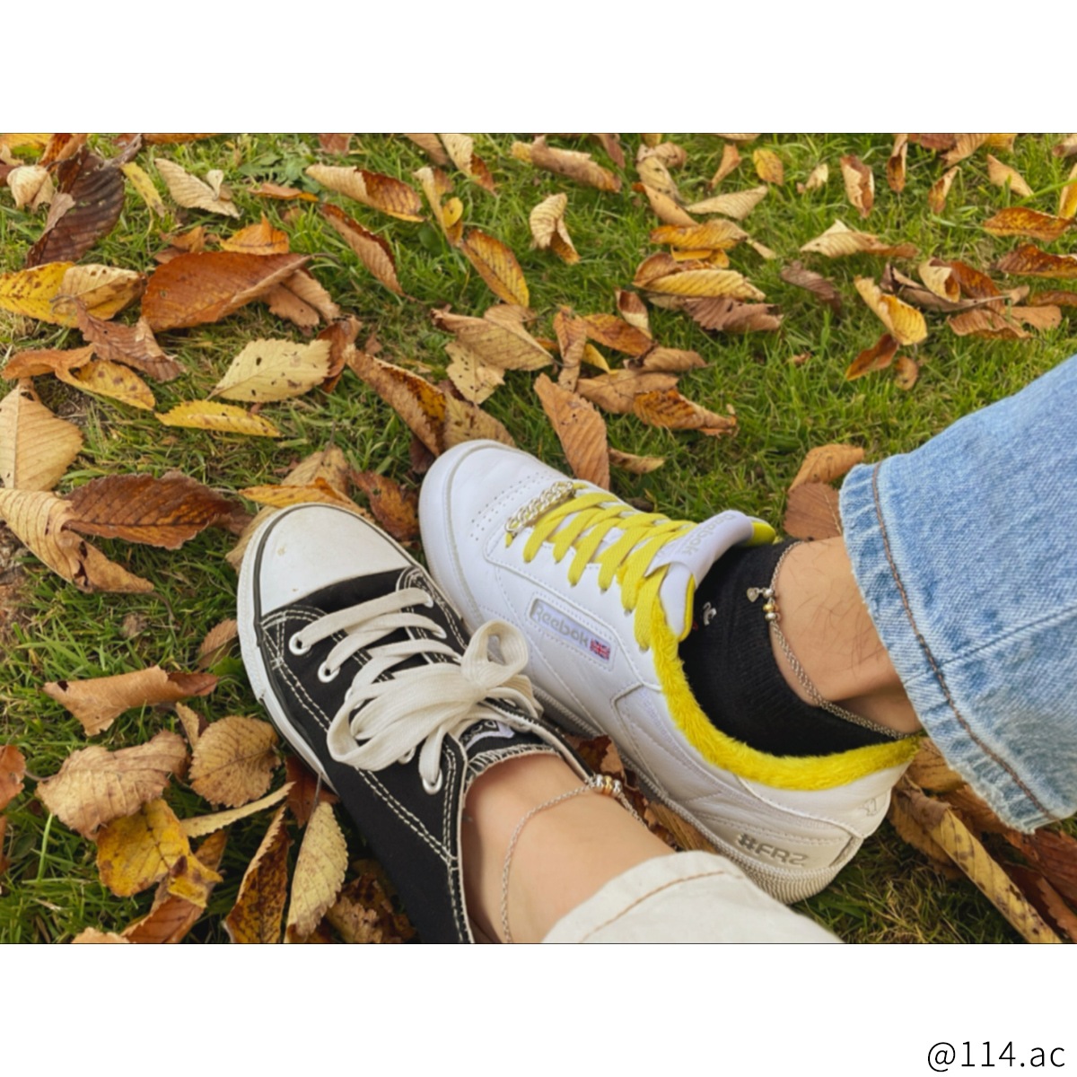 スライダービーズとミニチャームのペアアンクレット サイズフリー ステンレス イニシャル彫刻 klb049 アレルギー対応