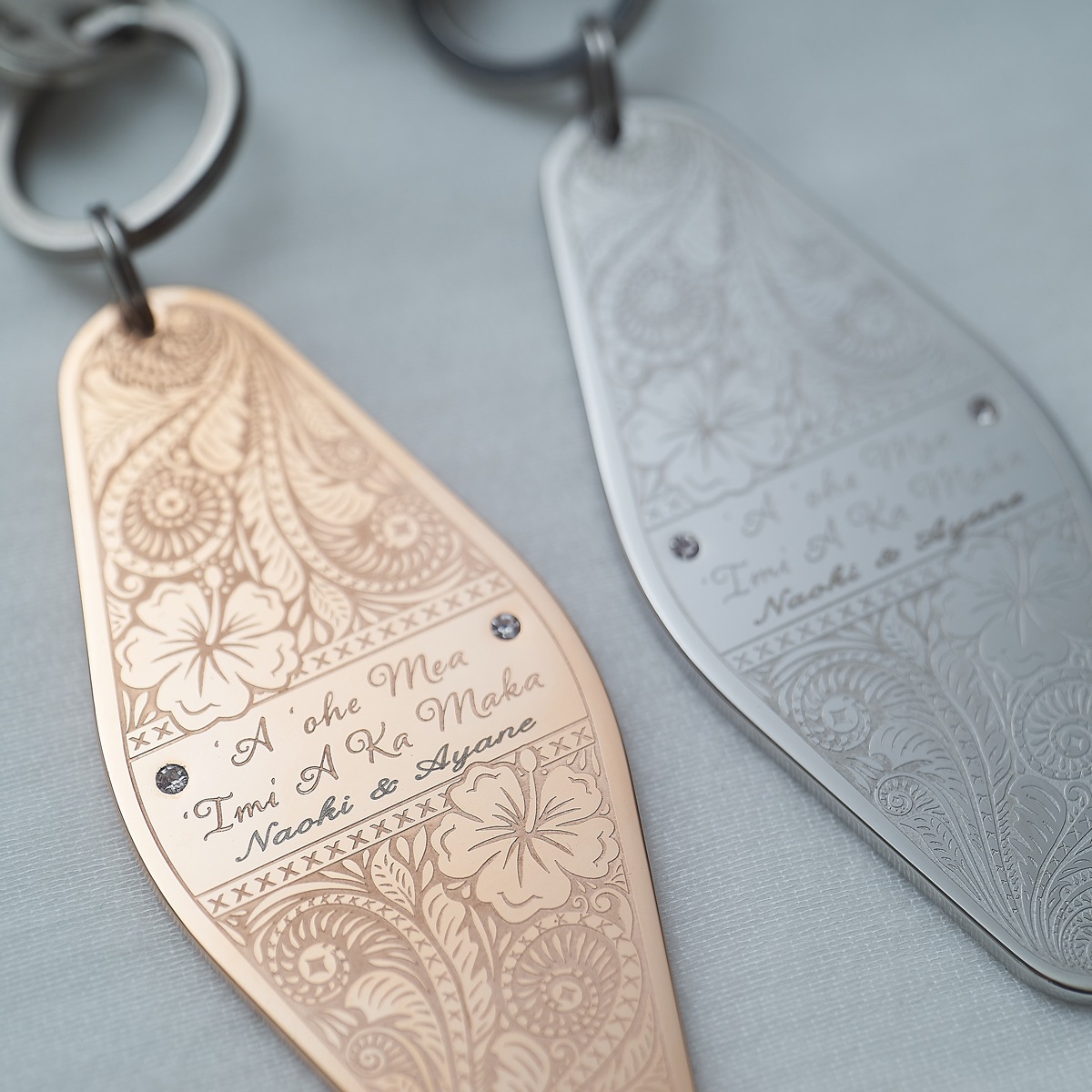 【ペア キーホルダー】 ホテル ルームキータイプの重厚ハワイアン・キーホルダー kla043 