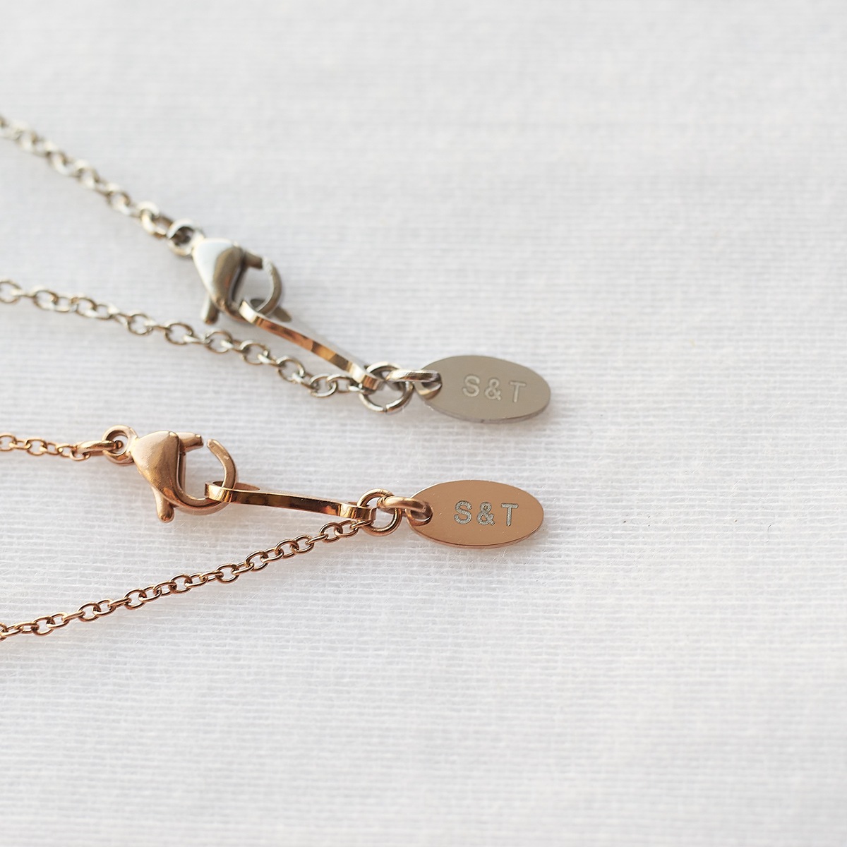 Lauss 美しいシルエット 小さめアンカーのペアネックレス アレルギーフリー Opp すべての商品 ペアアクセサリーlauss