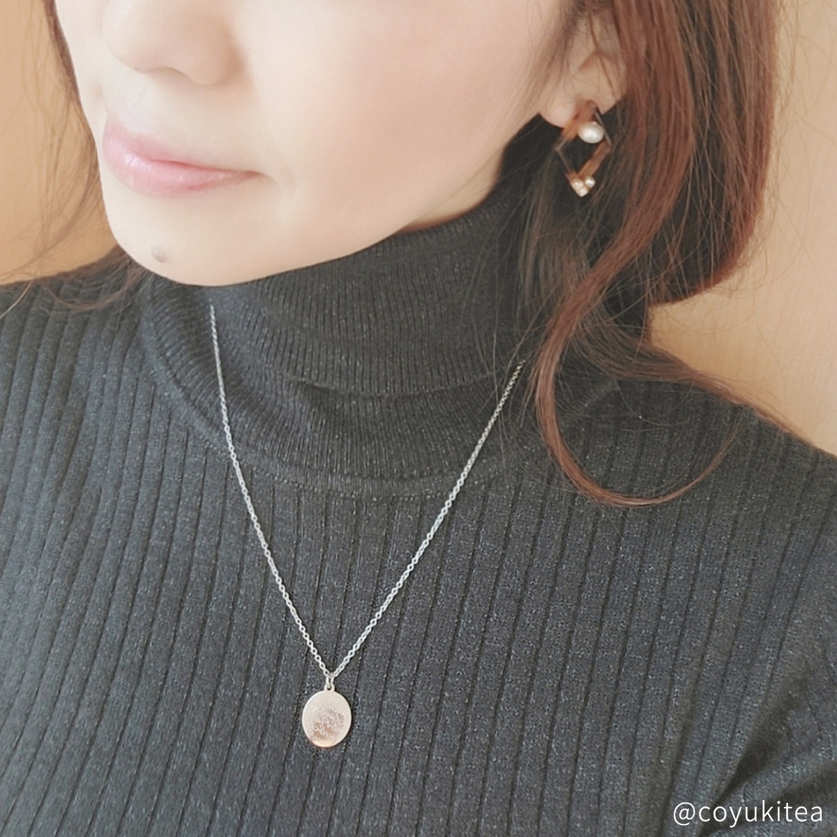 流麗な筆記体風のデザイン コインタイプのペアネックレス opp00077｜つけっぱなしOK｜刻印無料｜アレルギー対応｜単品注文可