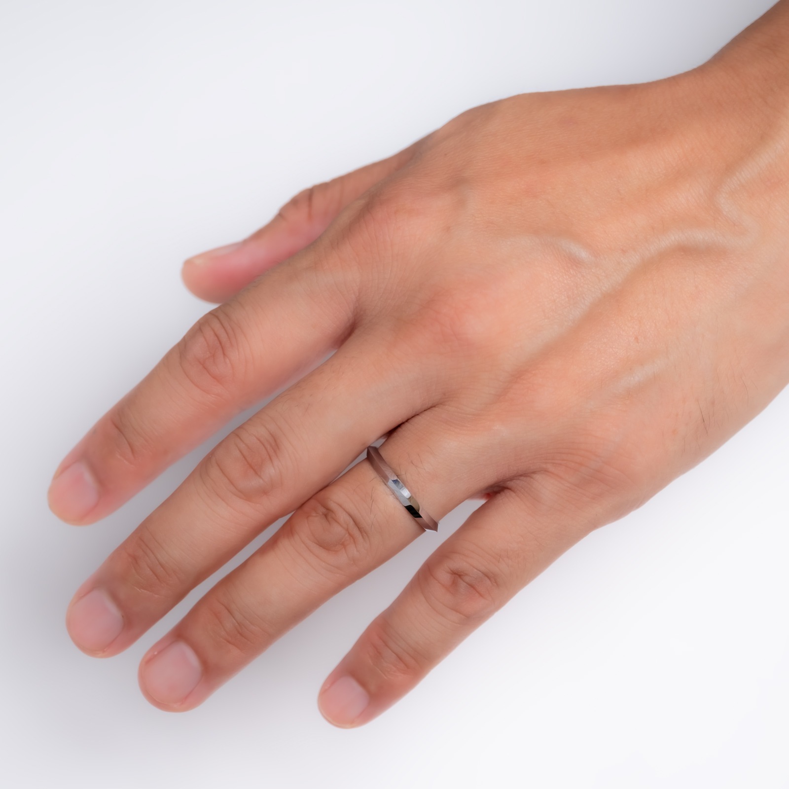 傷つきにくい 超硬タングステンのエッジィペアリング メッセージ彫刻 orp00110 つけっぱなしok アレルギー対応