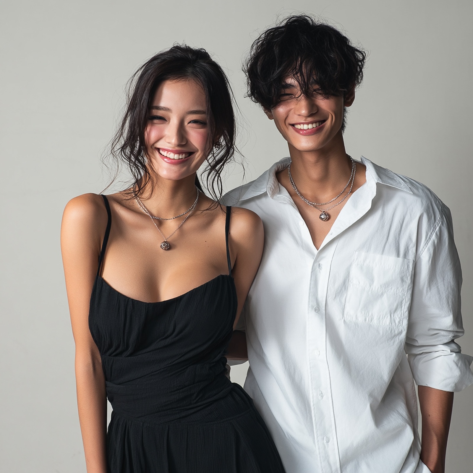 四葉のクローバーを敷き詰めたコンチョタイプのペアペンダント ペアネックレス サージカルステンレス つけっぱなしok アレルギー対応 opp00104