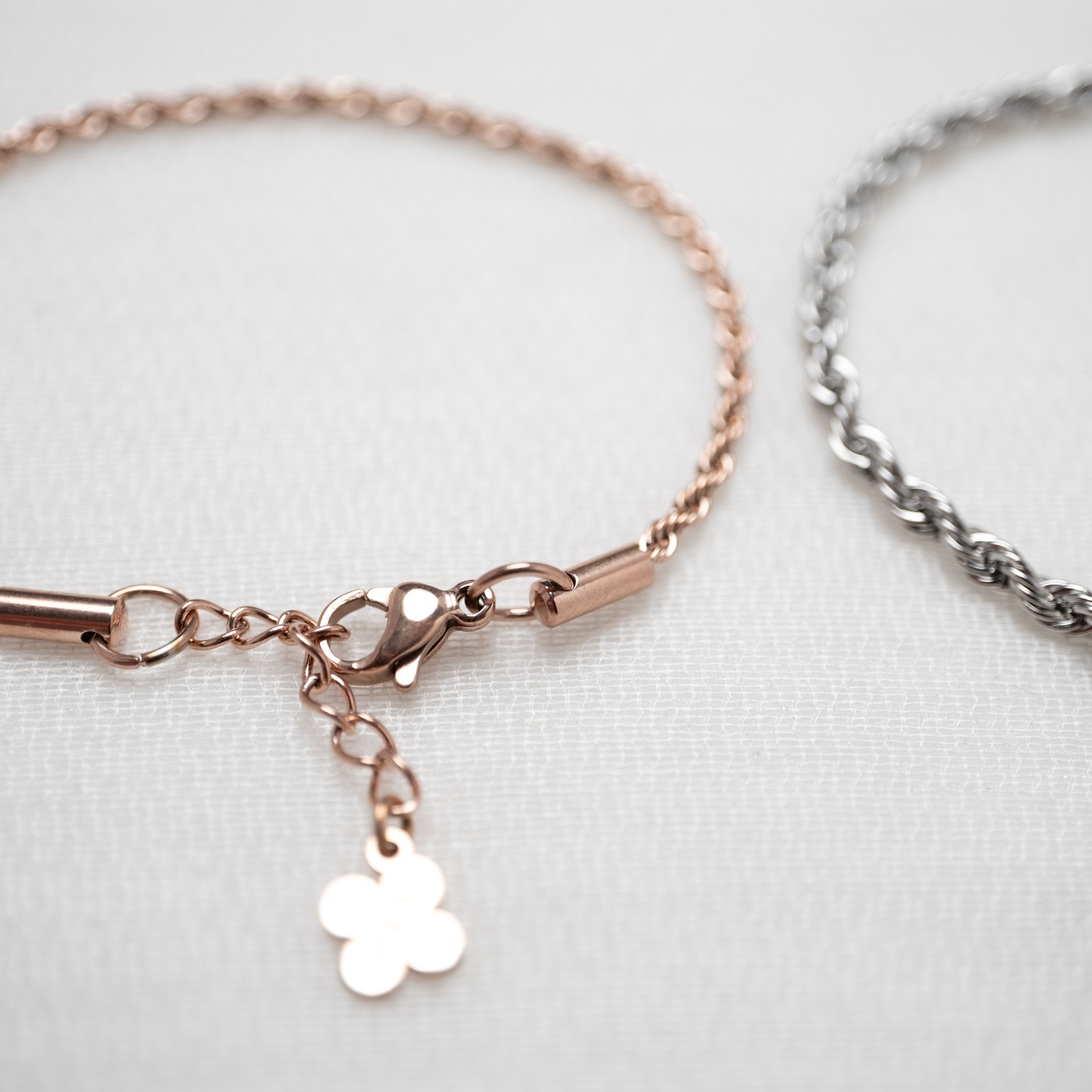 ロープチェーンのペアブレスレット/ペアアンクレット サージカルステンレス イニシャル・記念日彫刻 キラキラ klb086