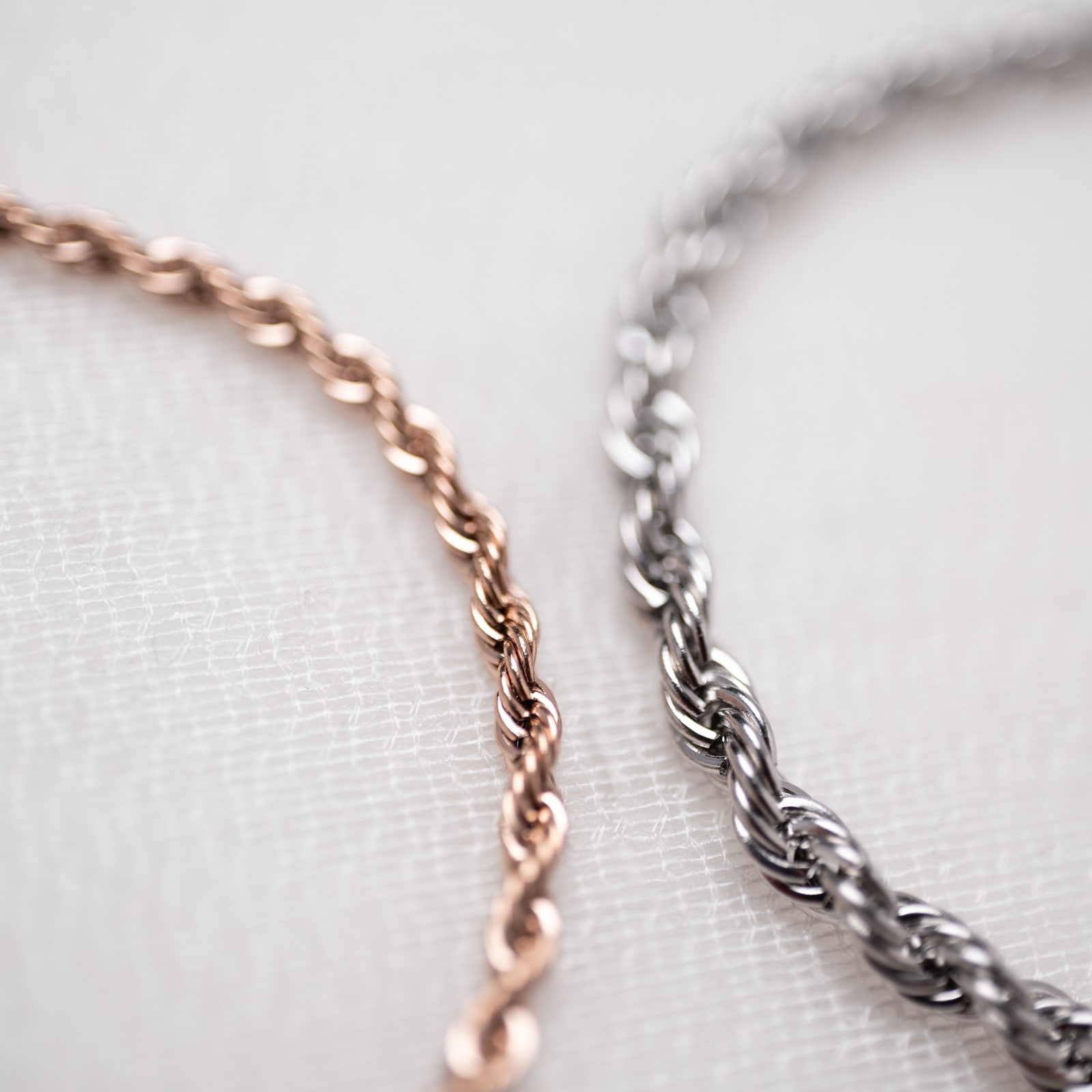 ロープチェーンのペアブレスレット/ペアアンクレット サージカルステンレス イニシャル・記念日彫刻 キラキラ klb086