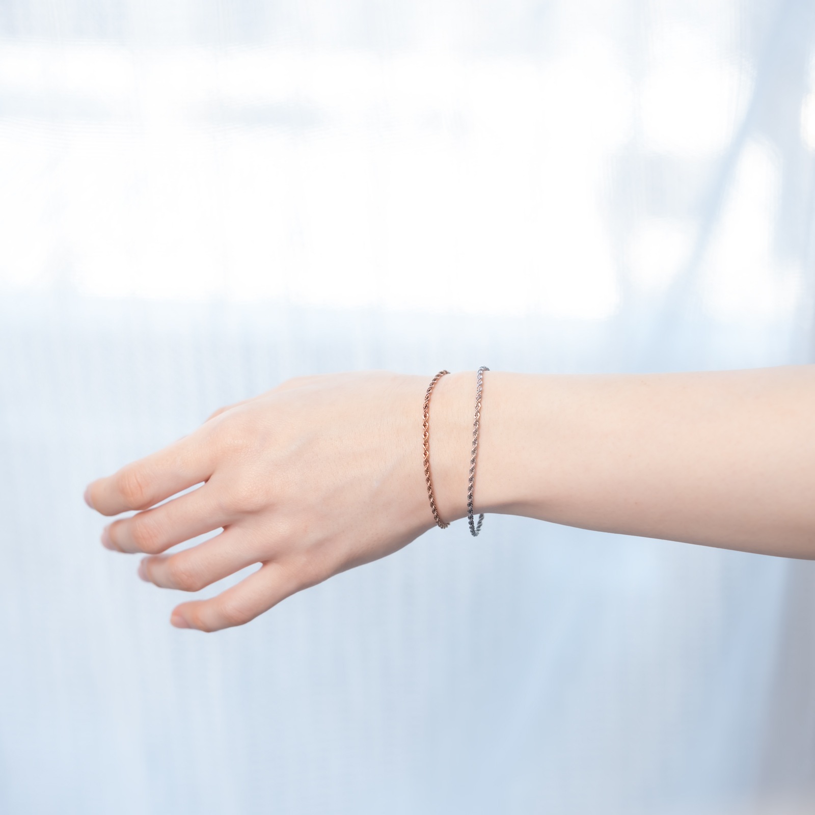 ロープチェーンのペアブレスレット/ペアアンクレット サージカルステンレス イニシャル・記念日彫刻 キラキラ klb086