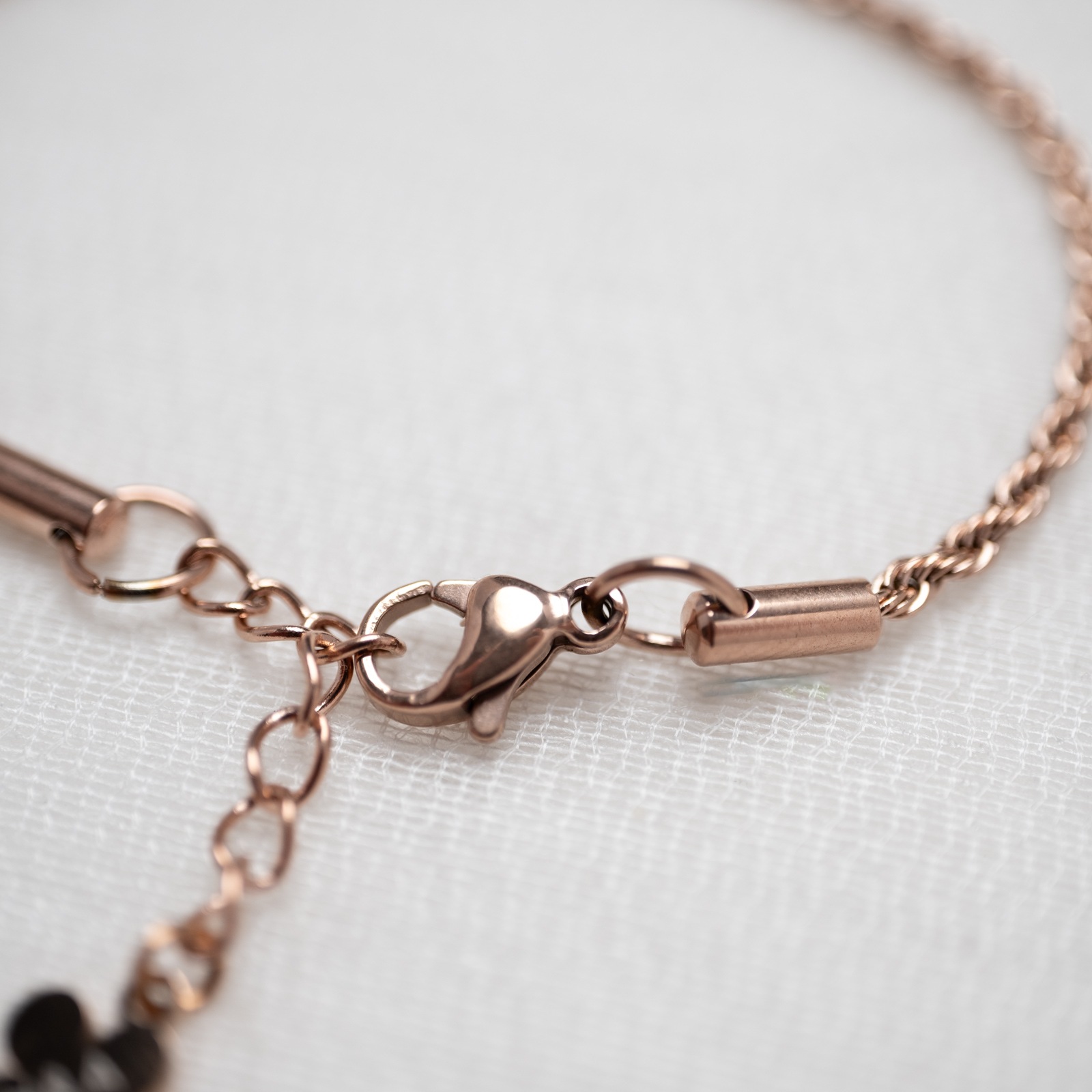 ロープチェーンのペアブレスレット/ペアアンクレット サージカルステンレス イニシャル・記念日彫刻 キラキラ klb086