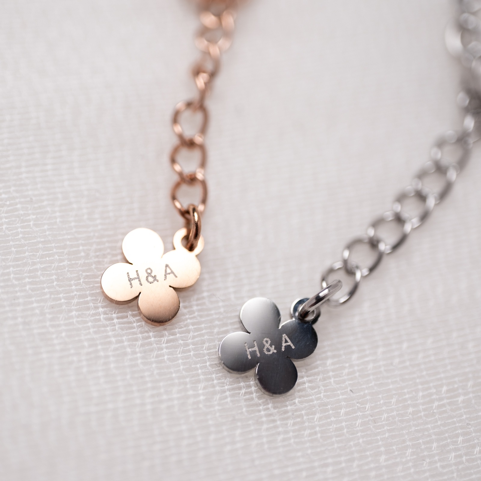 ロープチェーンのペアブレスレット/ペアアンクレット サージカルステンレス イニシャル・記念日彫刻 キラキラ klb086