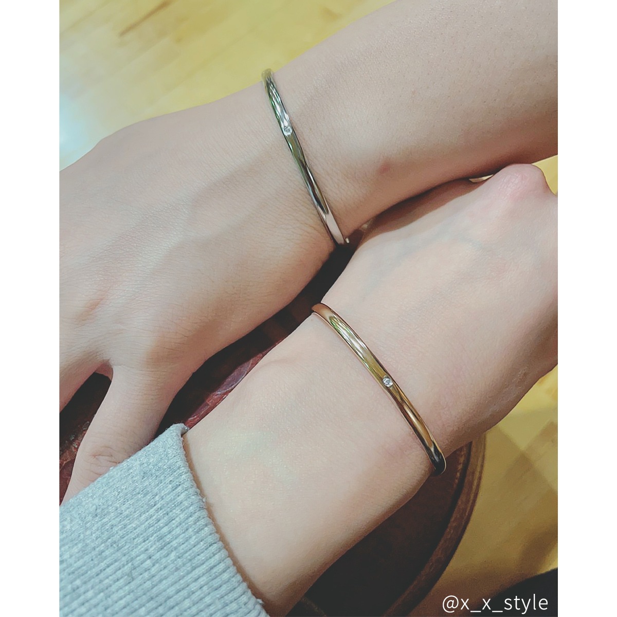 シンプルなスリム甲丸のペアバングル ネーム・記念日彫刻 ブレスレット klb056 つけっぱなしok アレルギー対応