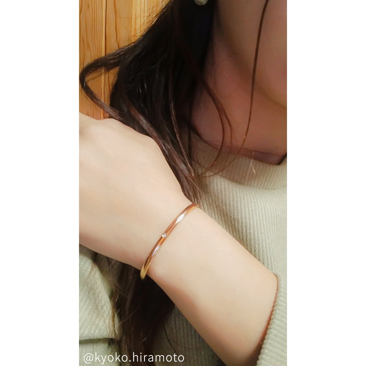 シンプルなスリム甲丸のペアバングル ネーム・記念日彫刻 ブレスレット klb056 つけっぱなしok アレルギー対応