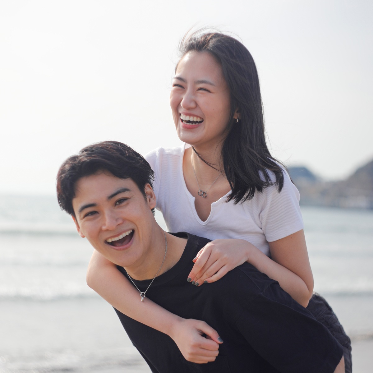 インフィニティ・リングのペアネックレス イニシャル・記念日彫刻 opp00089 つけっぱなしok アレルギー対応