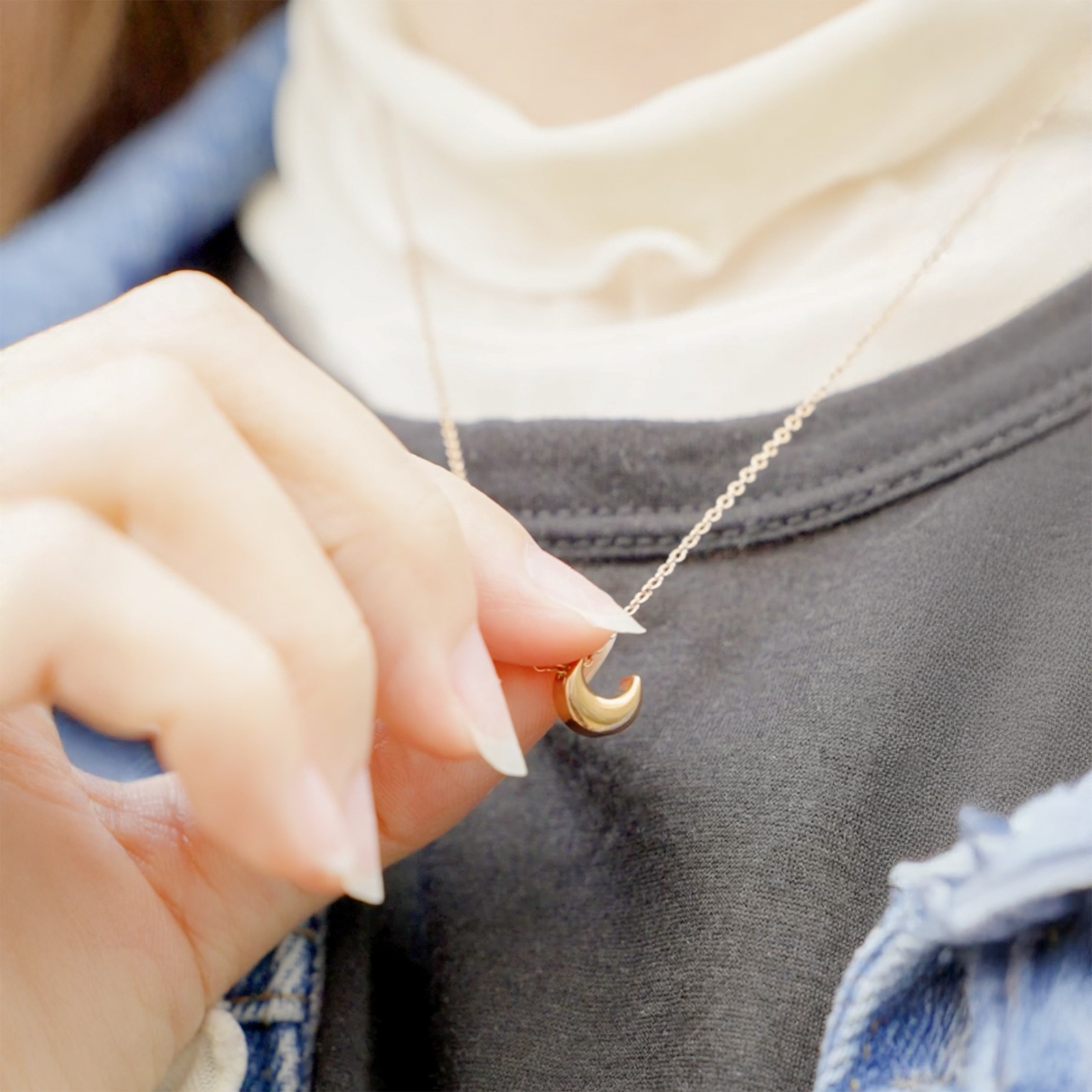 ペアネックレス つけっぱなしok 刻印無料 クレセントムーン イニシャル・記念日彫刻 ステンレス ペアペンダント opp00090 アレルギー対応