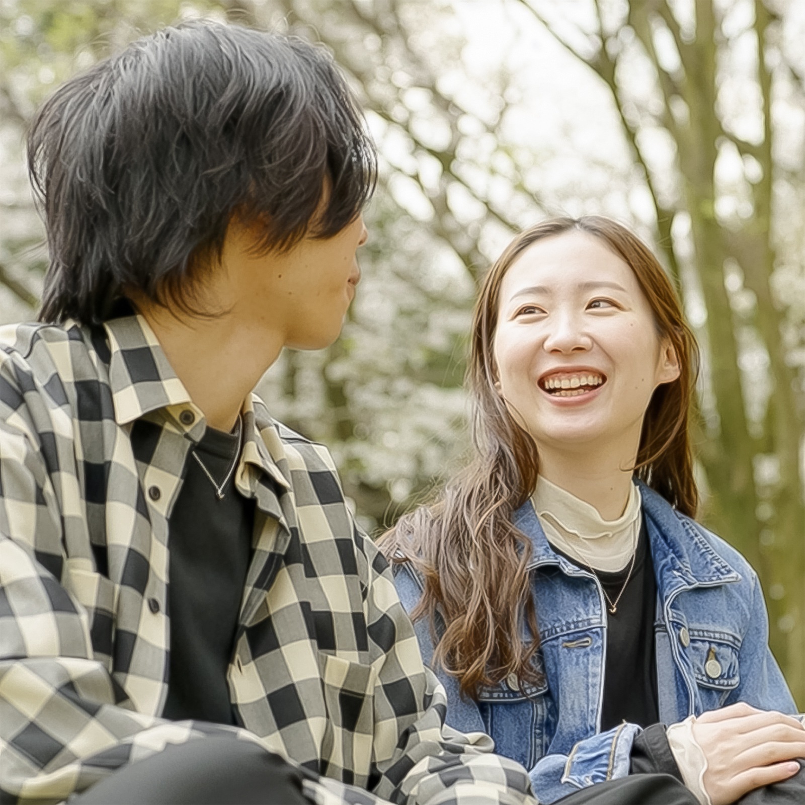 ペアネックレス つけっぱなしok 刻印無料 クレセントムーン イニシャル・記念日彫刻 ステンレス ペアペンダント opp00090 アレルギー対応