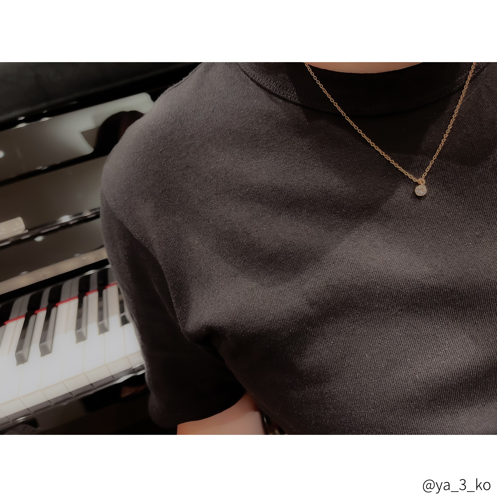 Note（音符）のペアネックレス サージカルステンレス イニシャル・記念日彫刻 アレルギー対応 一粒石 opp00106