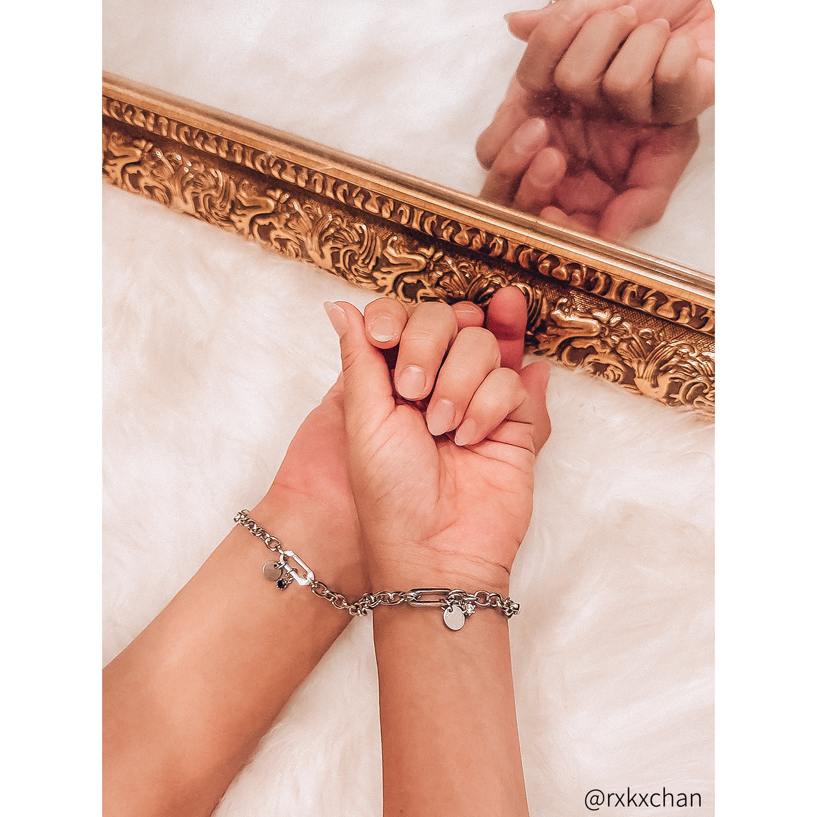 カスタマイズして好みのスタイリングが楽しめる チャーム+（プラス） ペアブレスレット イニシャル・記念日彫刻 つけっぱなしok klb092