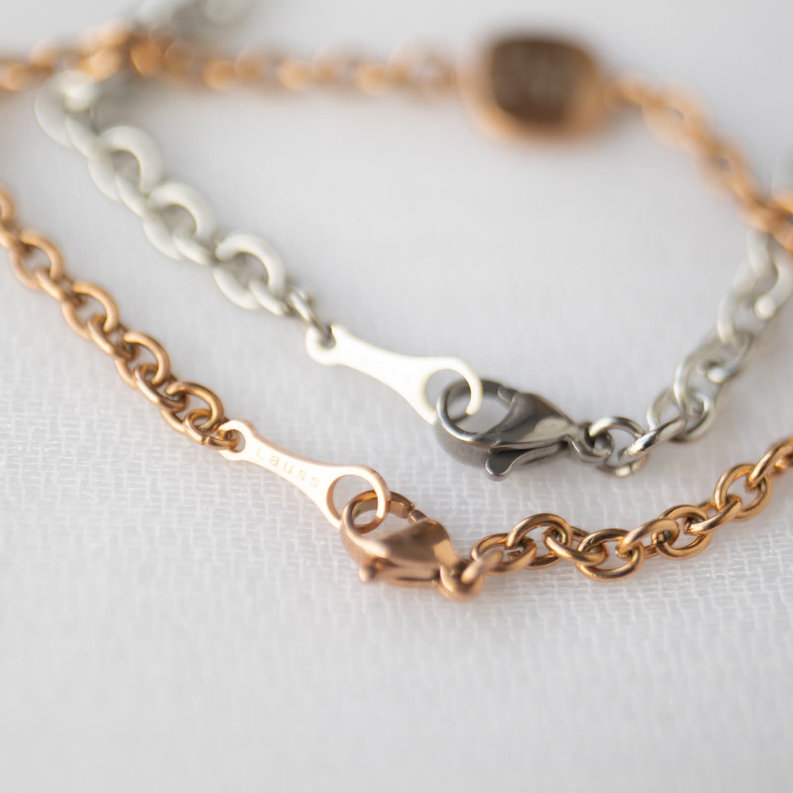 スクエア・プレートのペアブレスレット イニシャル・記念日彫刻 ステンレス  klb059 つけっぱなしok アレルギー対応