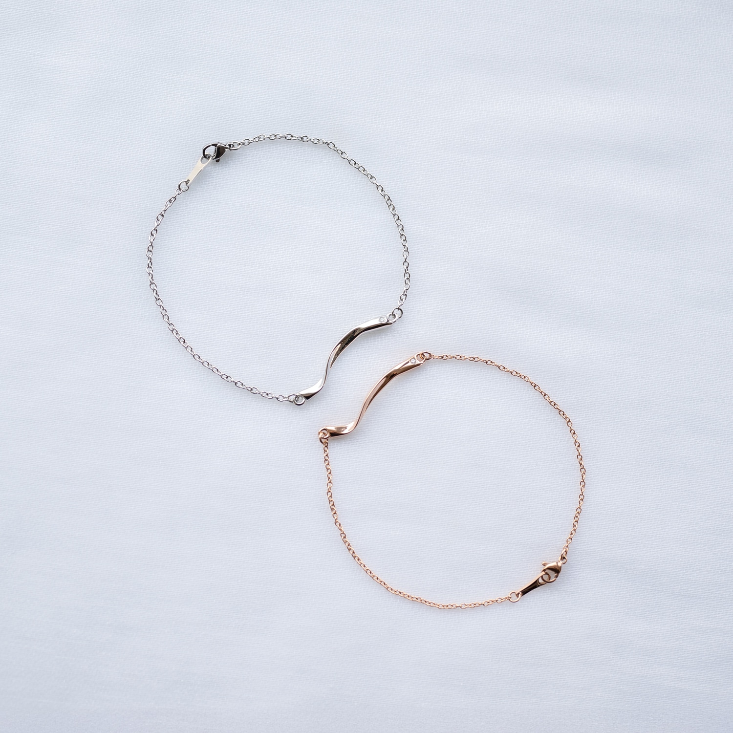 メビウス・リボンのペアブレスレット/アンクレット サージカルステンレス（316L） つけっぱなしok klb060 アレルギー対応