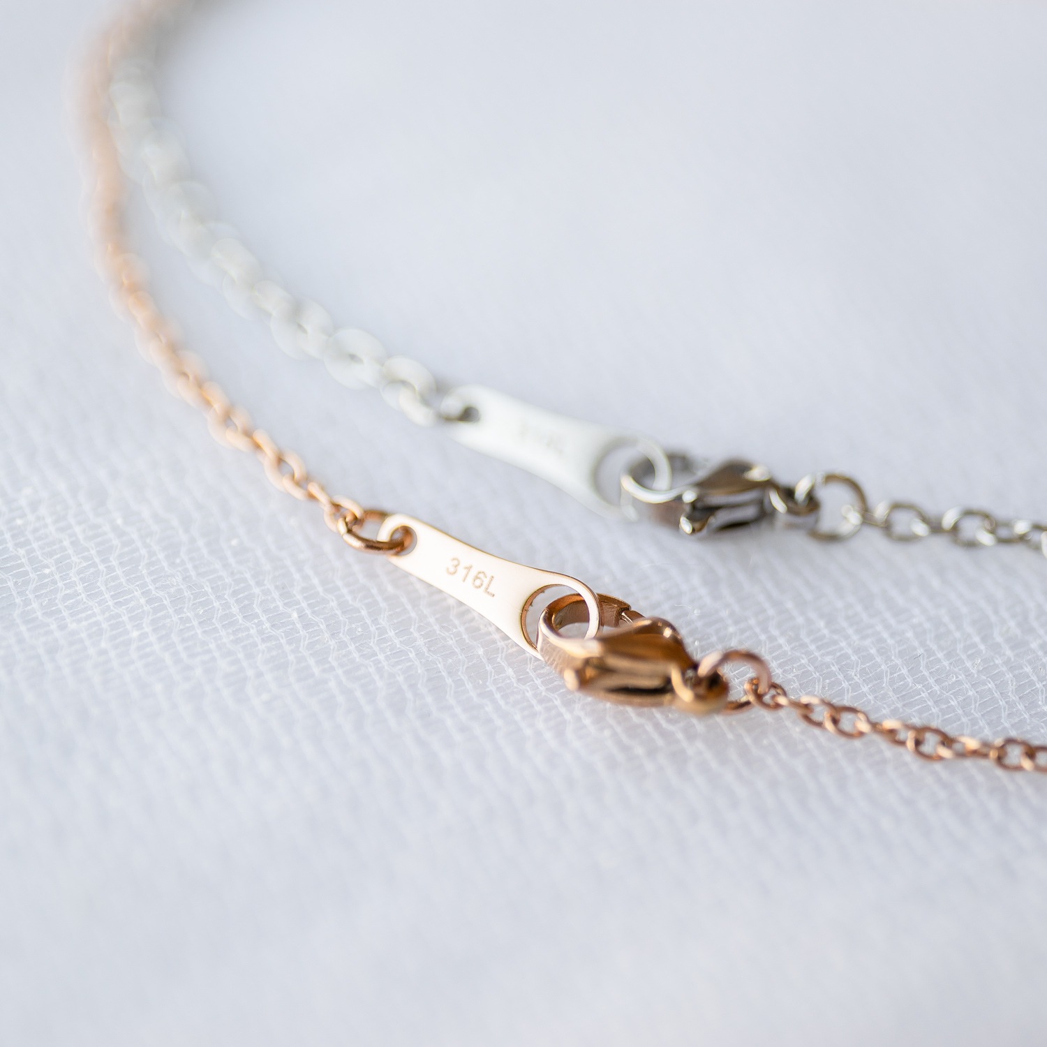 メビウス・リボンのペアブレスレット/アンクレット サージカルステンレス（316L） つけっぱなしok klb060 アレルギー対応