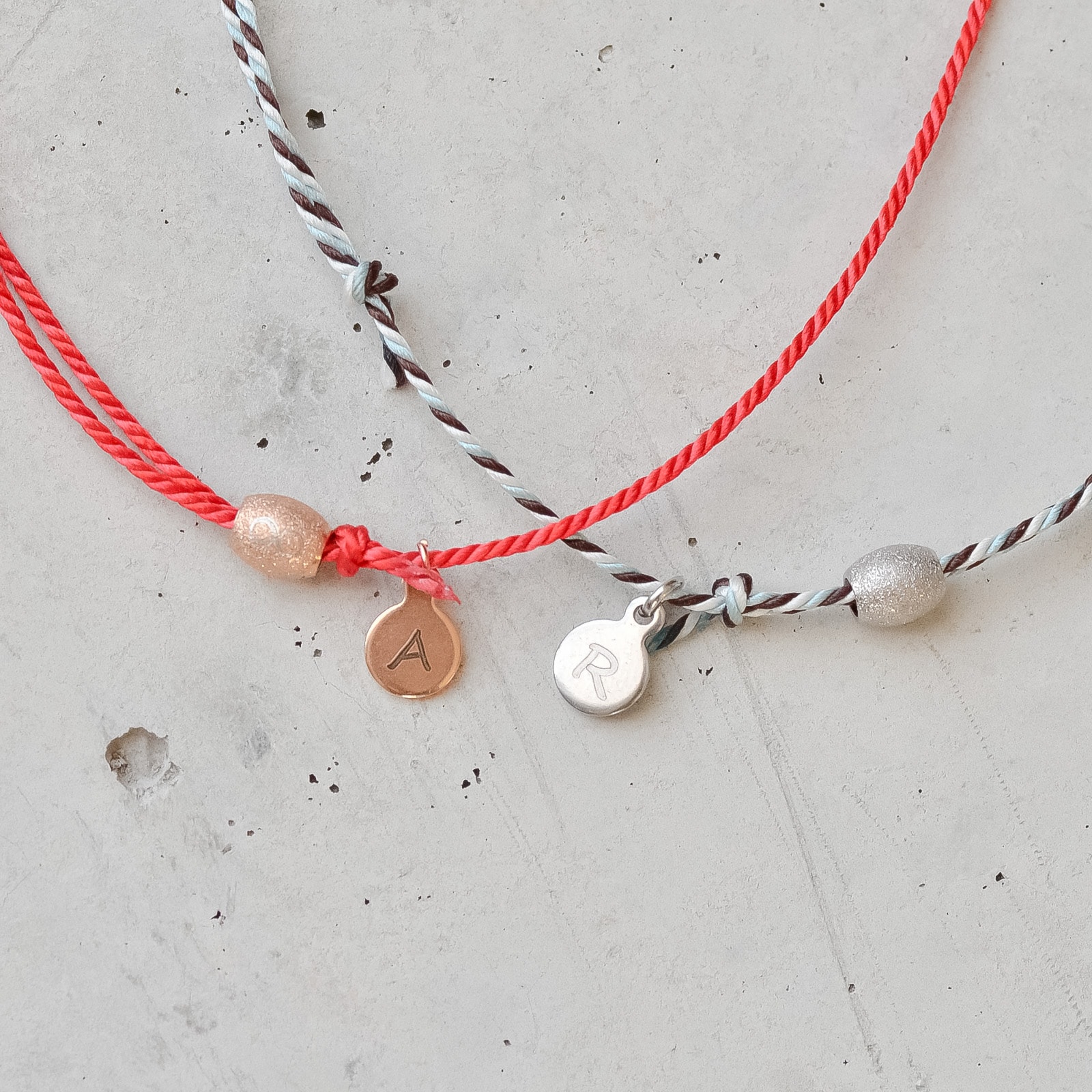 ペアアンクレット 京くみひもを使用した ミサンガタイプの インフィニティー ビーズ アンクレット イニシャル彫刻 klb022 アレルギー対応