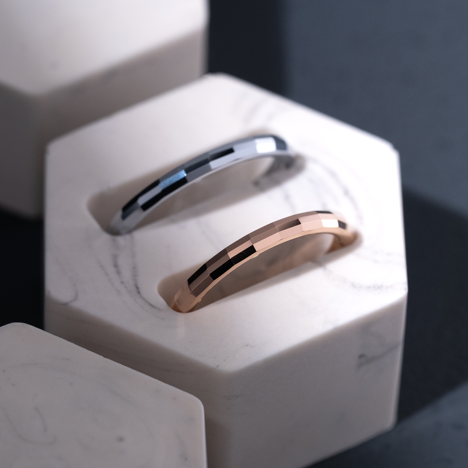 傷つきにくい 超硬タングステンのミラーモザイクペアリング メッセージ彫刻 つけっぱなしok アレルギー対応 キラキラ orp00112