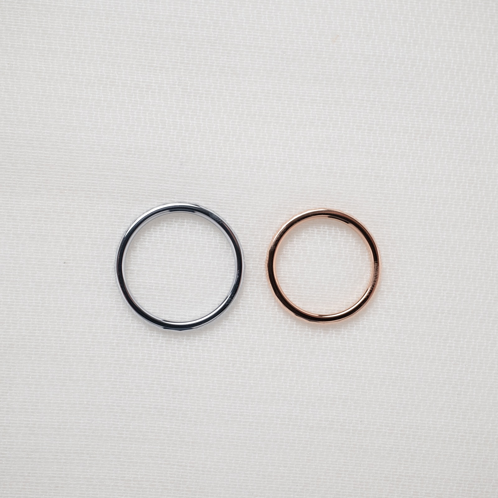 傷つきにくい 超硬タングステンのミラーモザイクペアリング メッセージ彫刻 つけっぱなしok アレルギー対応 キラキラ orp00112