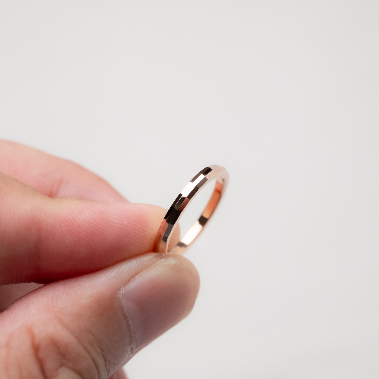 傷つきにくい 超硬タングステンのミラーモザイクペアリング メッセージ彫刻 つけっぱなしok アレルギー対応 キラキラ orp00112