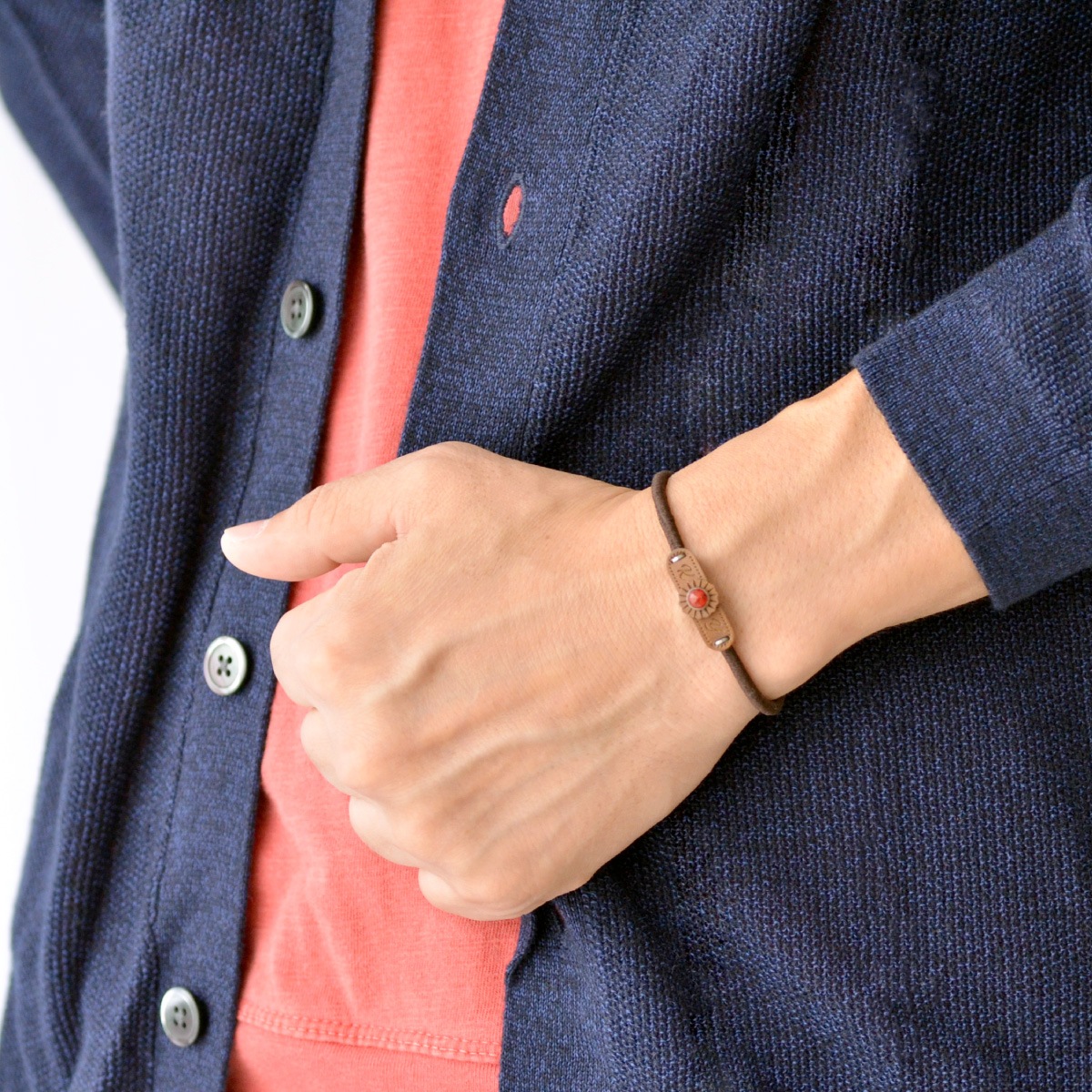 ペア ヘアゴム ペア ブレスレット 両方でお使い頂ける ヴィーガンレザー　ヘアアクセサリー typeB フリーサイズ イニシャル彫刻 記念日彫刻 klb027