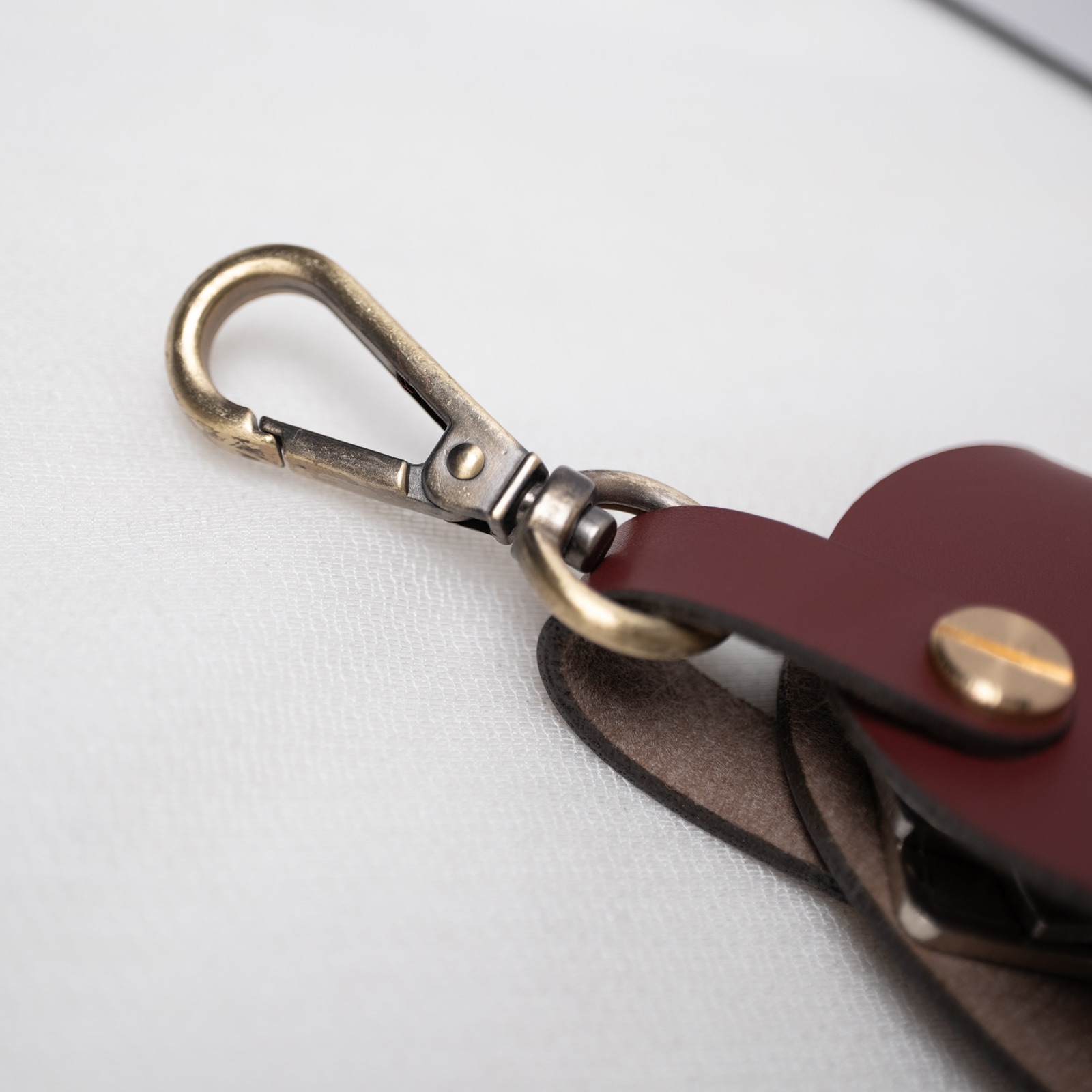 【ペア キーケース】 2つ合わせてハートのシルエット ヴィーガンレザーのキーケース kla062