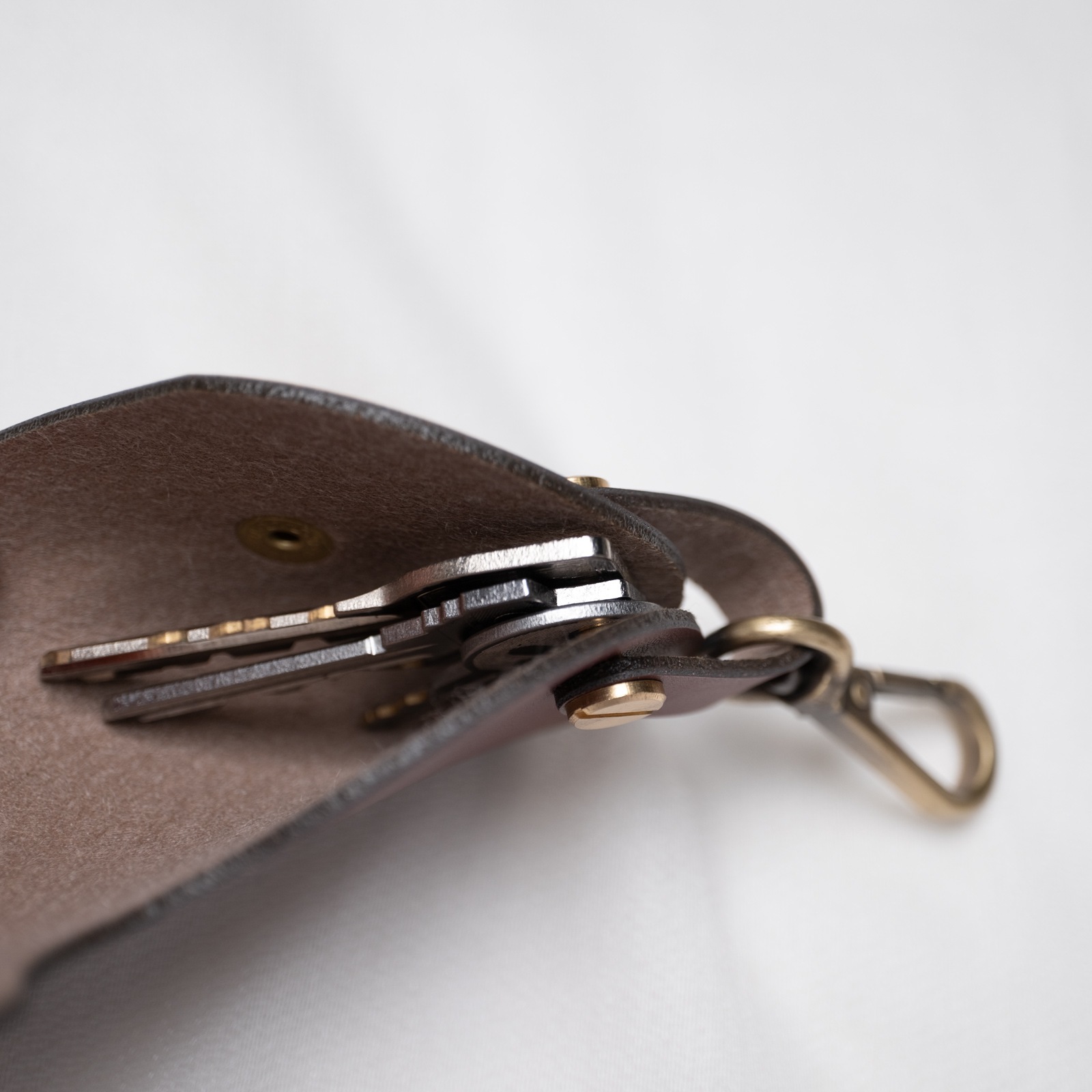 【ペア キーケース】 2つ合わせてハートのシルエット ヴィーガンレザーのキーケース kla062