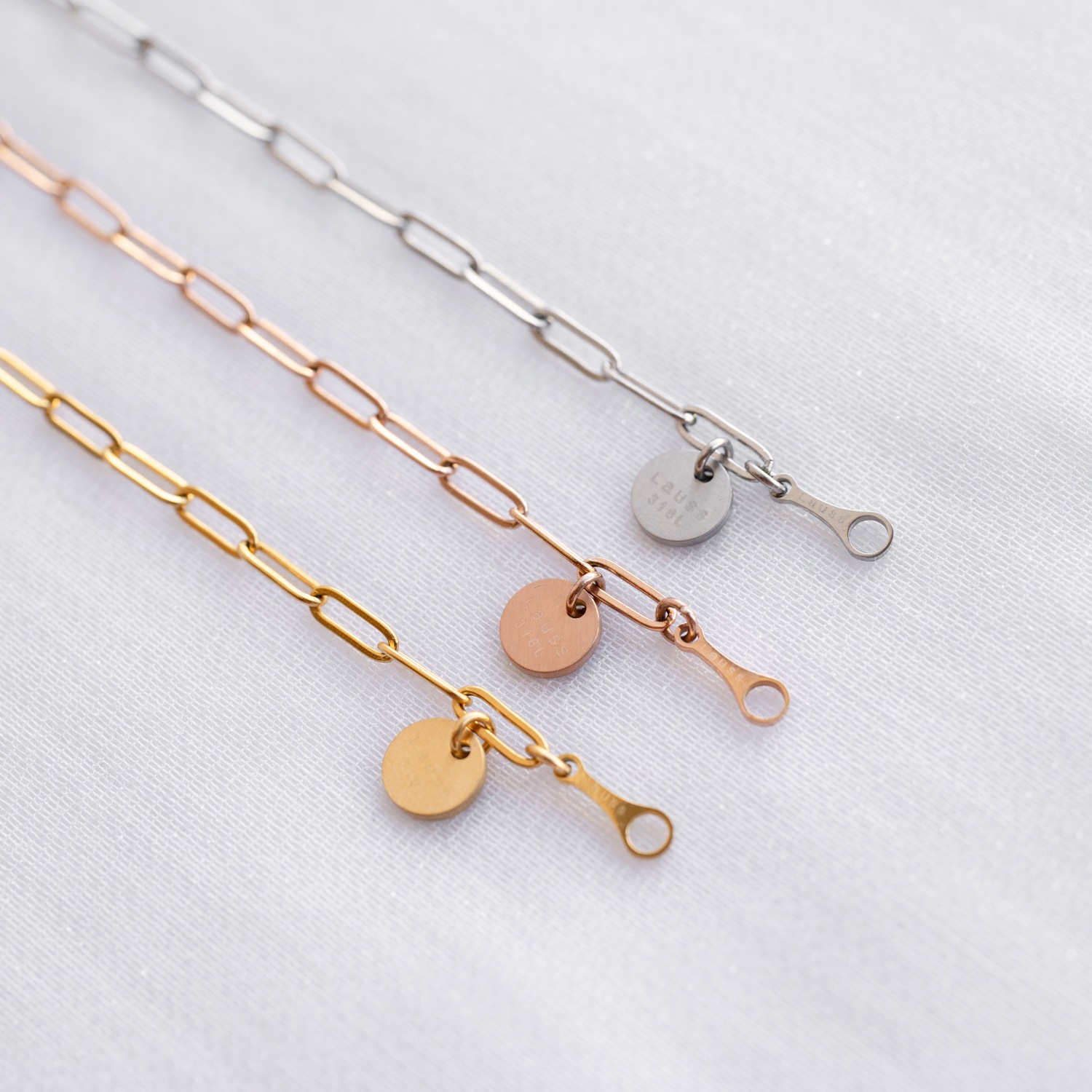 ヌケ感のある長アズキチェーンのペアブレスレット ステンレス イニシャル・記念日彫刻　klb066 つけっぱなしok アレルギー対応