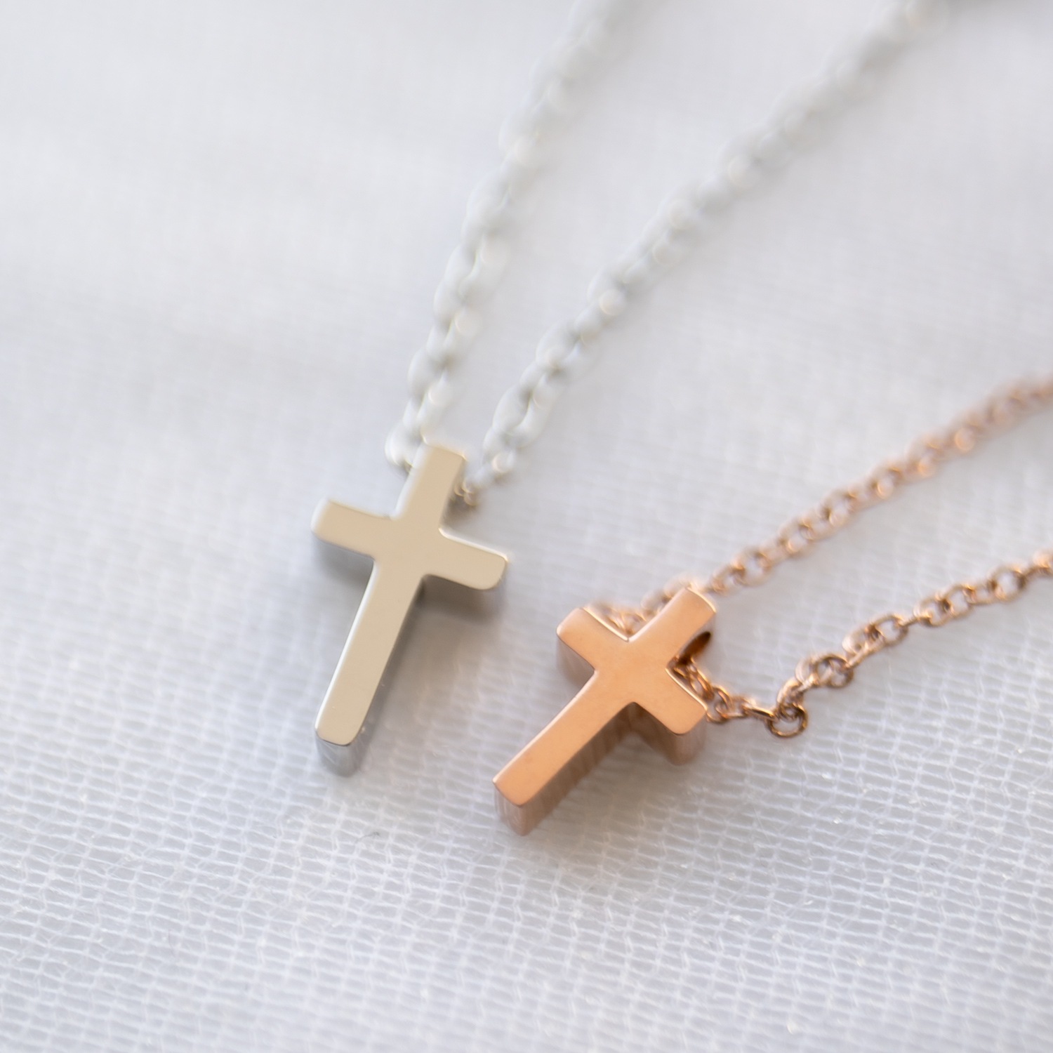 ペアネックレス つけっぱなしok 刻印無料 ピュア クロス イニシャル彫刻 ステンレス ペアペンダント opp00055 アレルギー対応