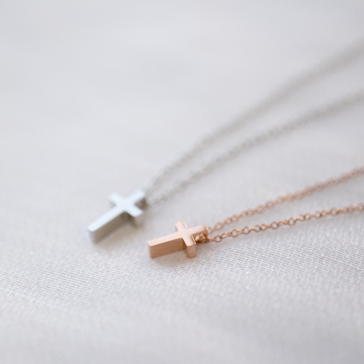 ペアネックレス つけっぱなしok 刻印無料 ピュア クロス イニシャル彫刻 ステンレス ペアペンダント opp00055 アレルギー対応
