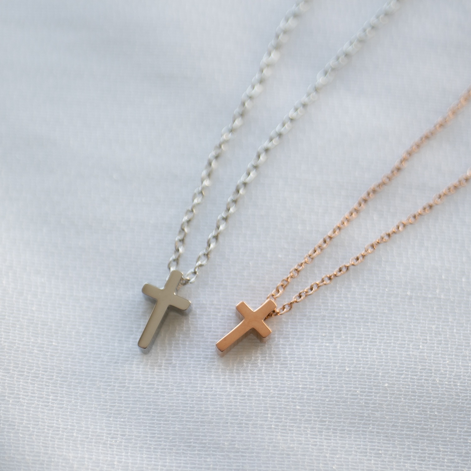 ペアネックレス つけっぱなしok 刻印無料 ピュア クロス イニシャル