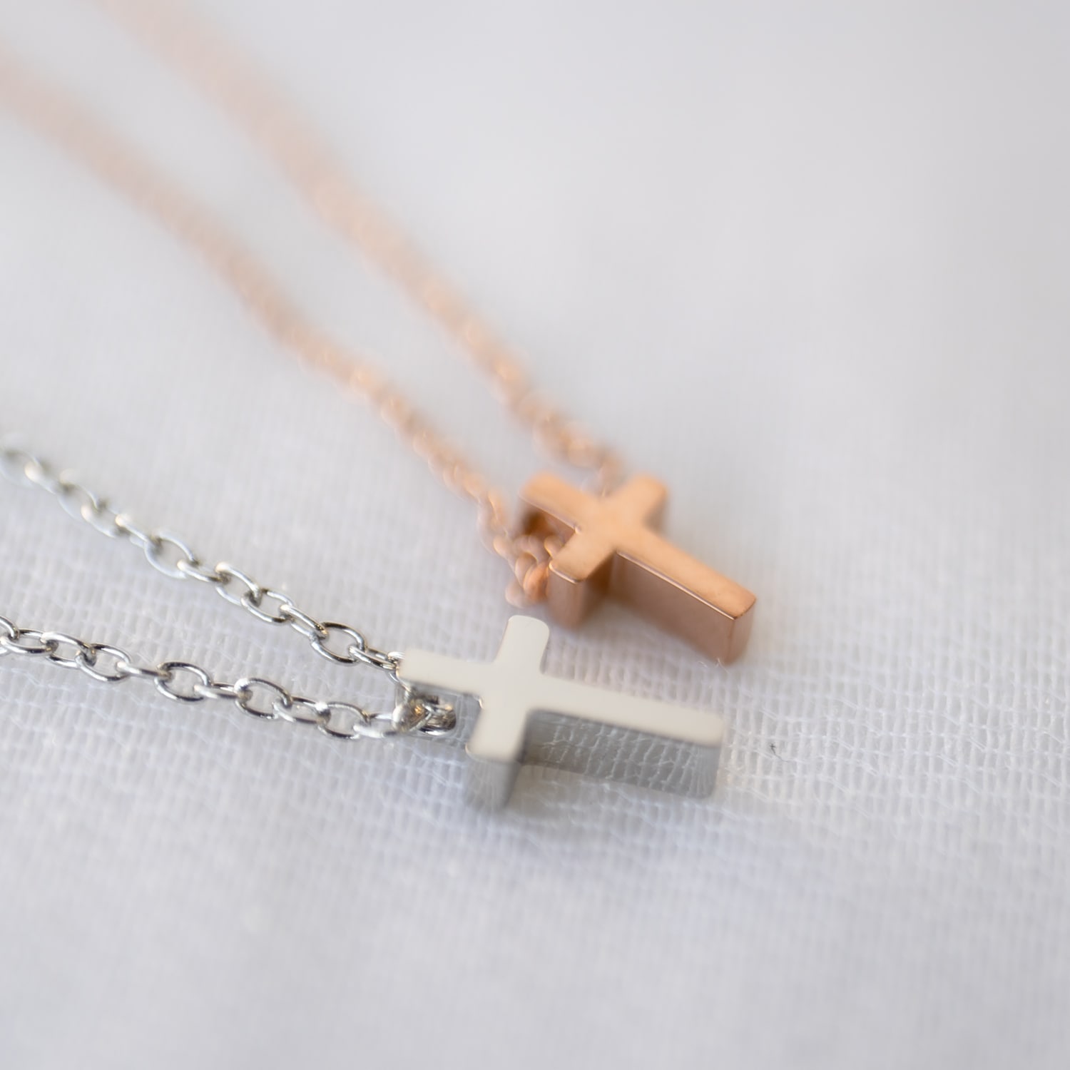 ペアネックレス つけっぱなしok 刻印無料 ピュア クロス イニシャル彫刻 ステンレス ペアペンダント opp00055 アレルギー対応