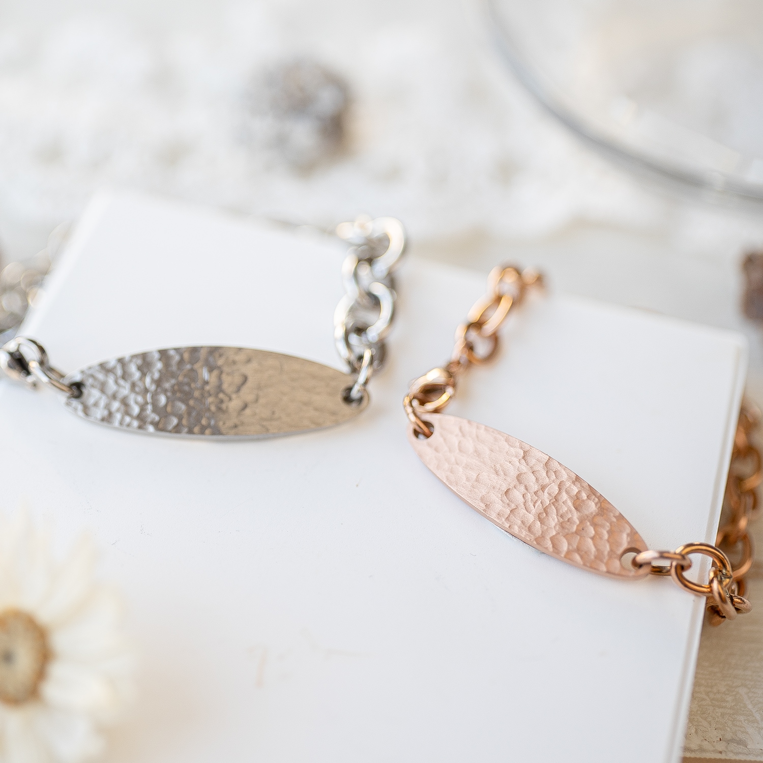 ビッグ・オーバル テクスチャープレートのペアブレスレット イニシャル