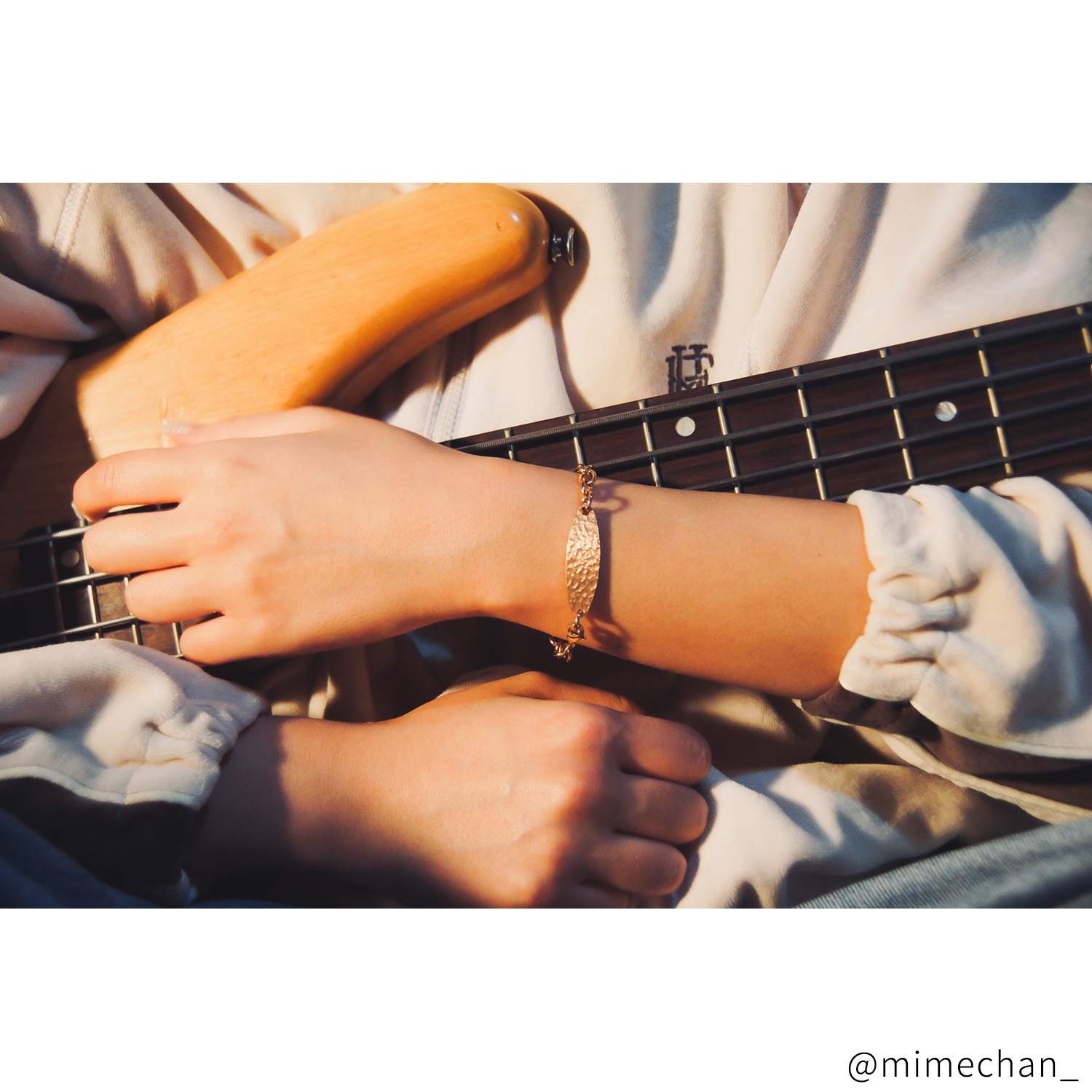 ビッグ・オーバル テクスチャープレートのペアブレスレット イニシャル・記念日彫刻　klb068 つけっぱなしok アレルギー対応