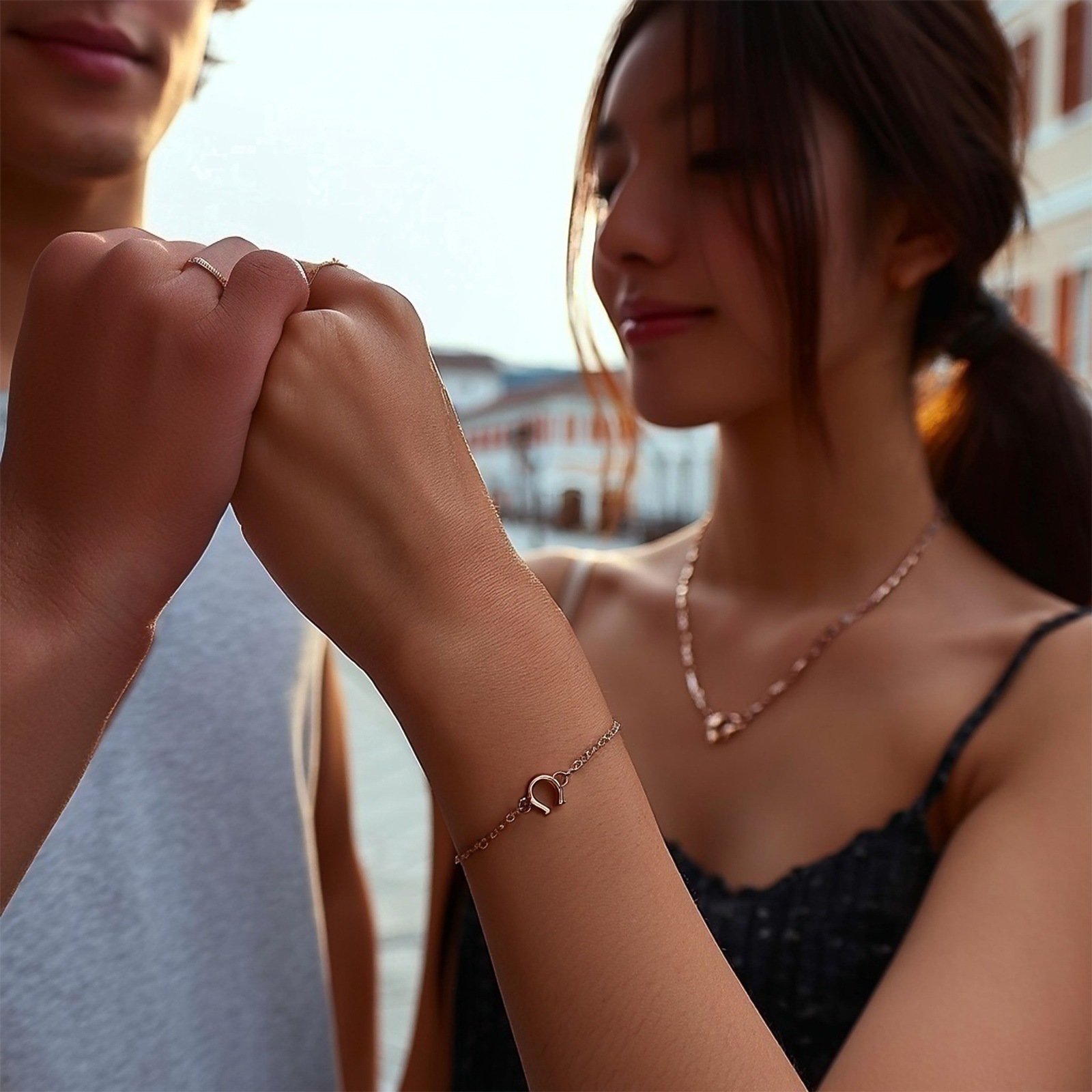 ツインレイのホースシュー・ペアブレスレット /アンクレット コロンとした小さめサイズ サージカルステンレス klb071 つけっぱなしok アレルギー対応