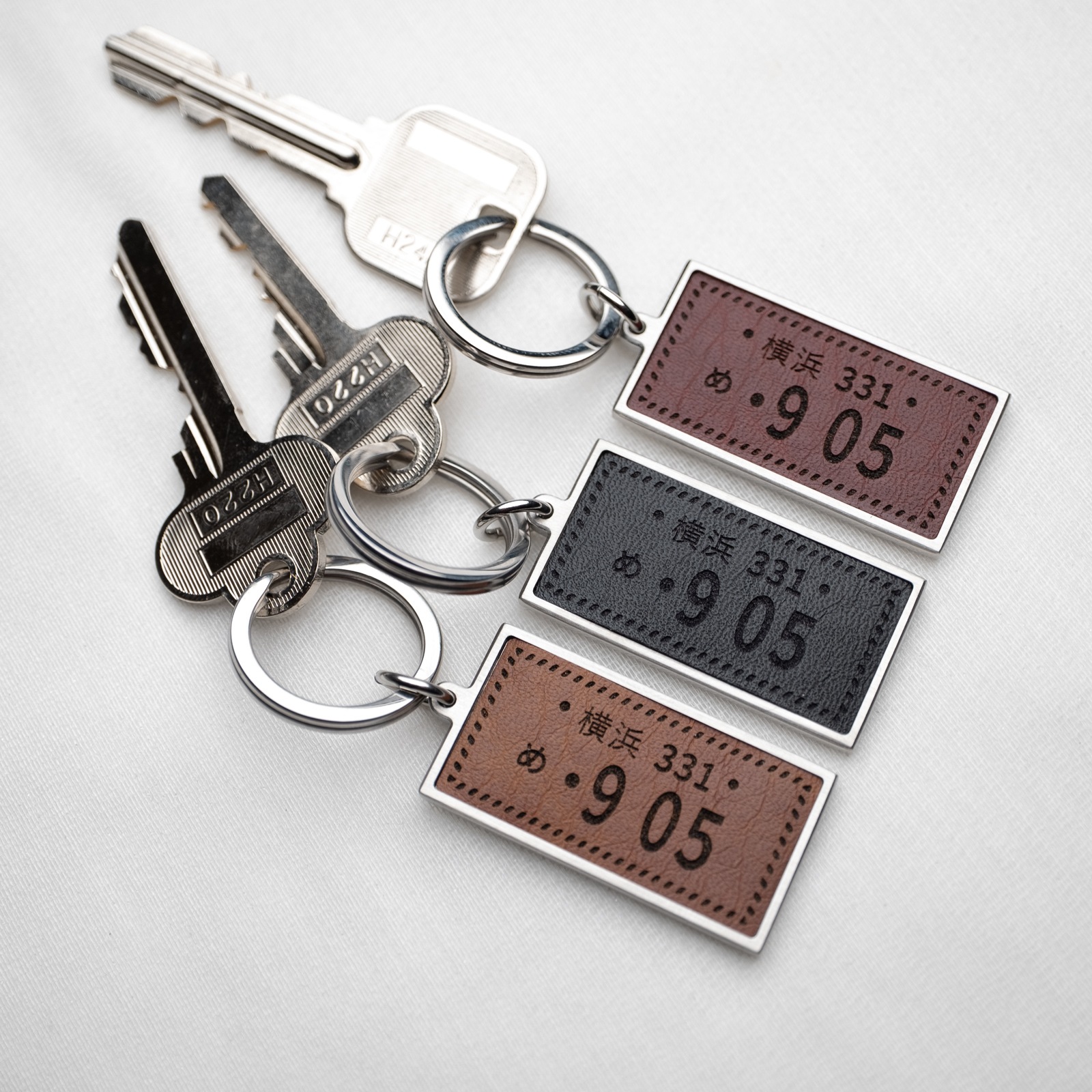 【ペアキーホルダー】 ナンバープレートのキーリング お客様のナンバープレートを彫刻　イニシャル・記念日彫刻 kla046