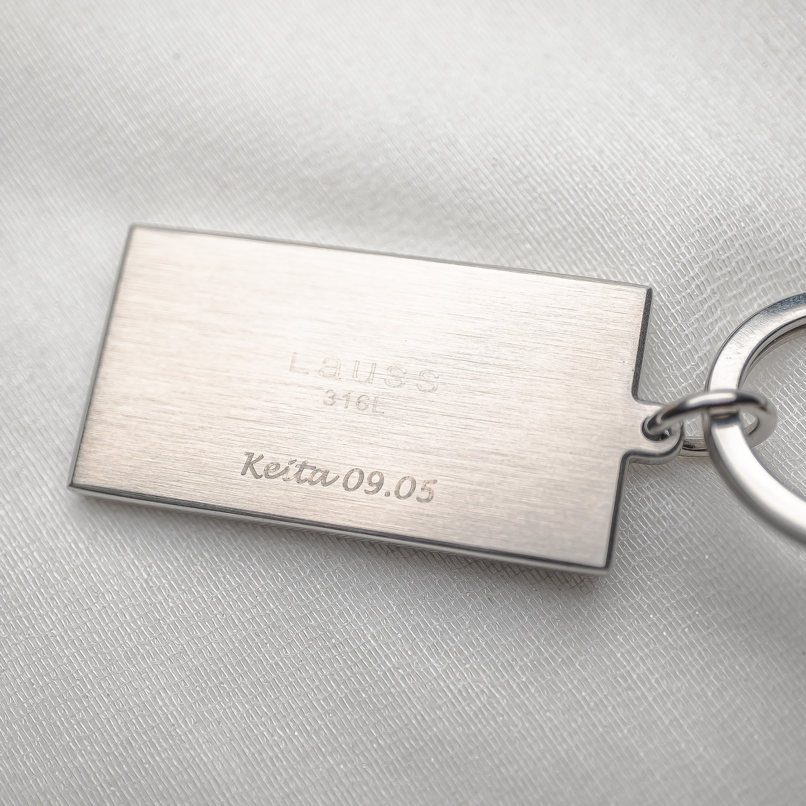 【ペアキーホルダー】 ナンバープレートのキーリング お客様のナンバープレートを彫刻　イニシャル・記念日彫刻 kla046