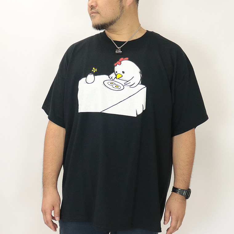 【大きいサイズ半袖Tシャツ】ニワトリと目玉焼きの哀愁Tシャツ