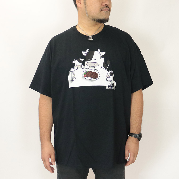 【大きいサイズ半袖Tシャツ】見つめる者 牛とステーキTシャツ