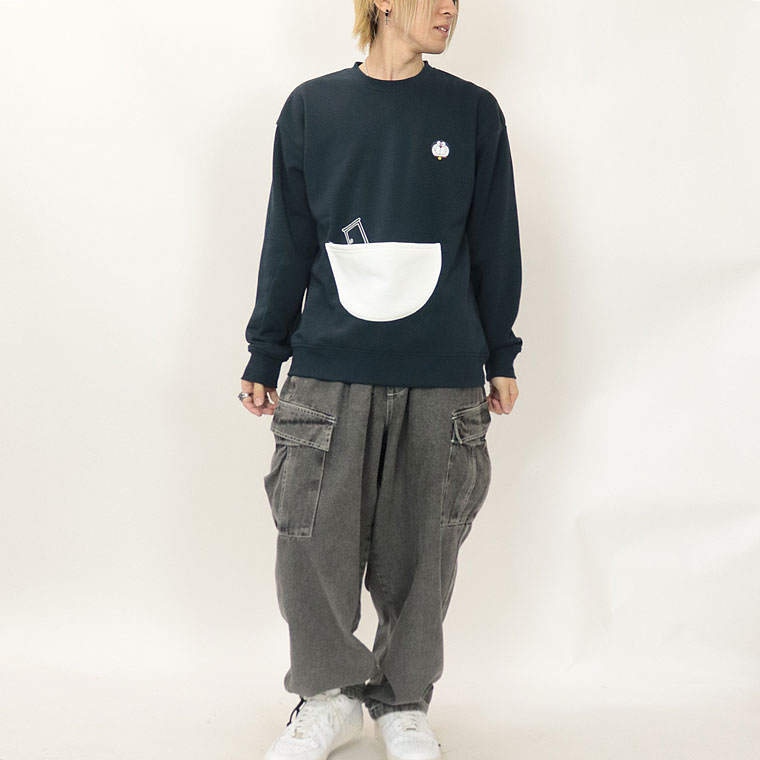 冬物セール20%OFF【ドラえもん】ドラえもん 四次元ポケット付き/裏起毛長袖ﾄﾚｰﾅｰ (ペアルック・アメカジ系)