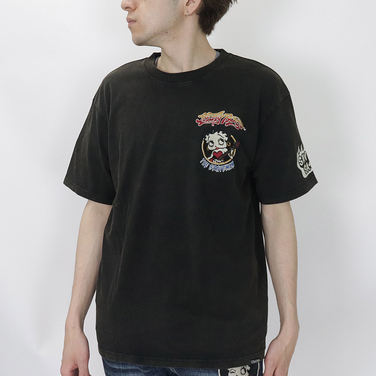 【BETTYコラボ】フロスト加工半袖刺繍Tシャツ ギター