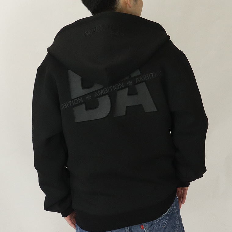 エンボスロゴZIPパーカー