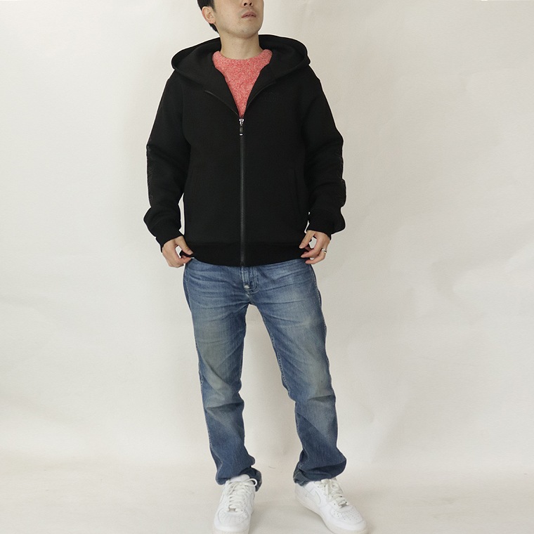 エンボスロゴZIPパーカー