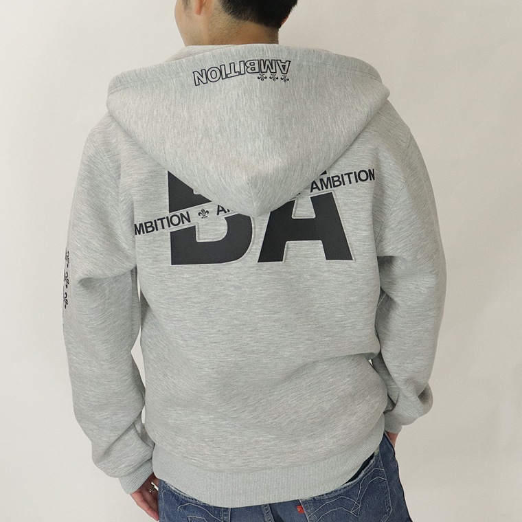 エンボスロゴZIPパーカー