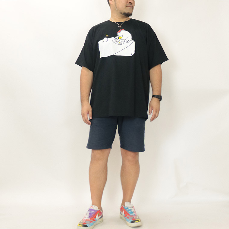 【大きいサイズ半袖Tシャツ】ニワトリと目玉焼きの哀愁Tシャツ